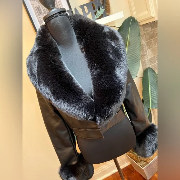 AZALEA WANG FAUX FUR TRIM GISELLE VEGAN LEATHER BLACK CROP JACKET